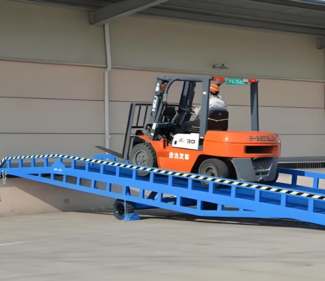 内江移动式卸货平台（叉车用）